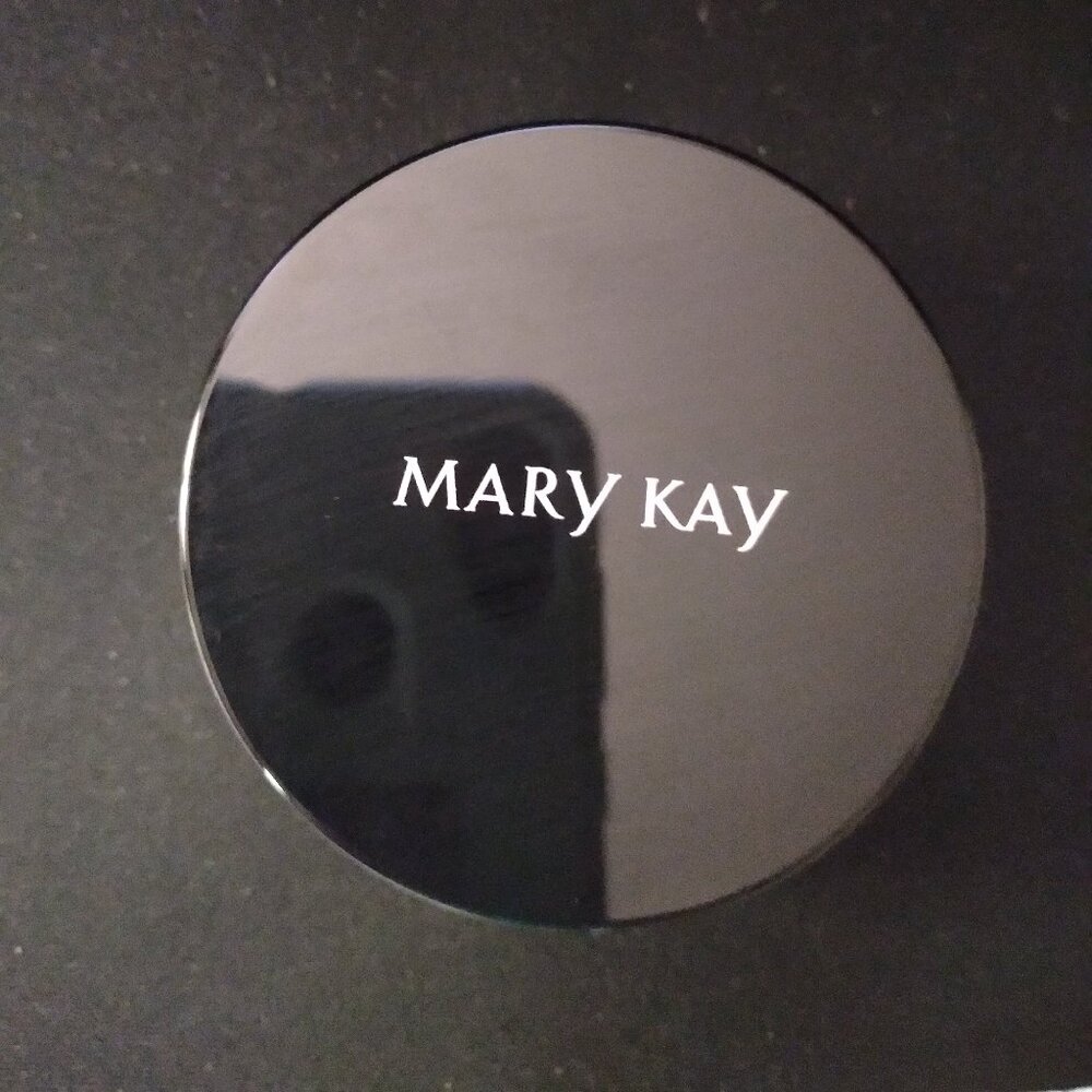 Mary Kay Silky Setting Powder Medium Ivory